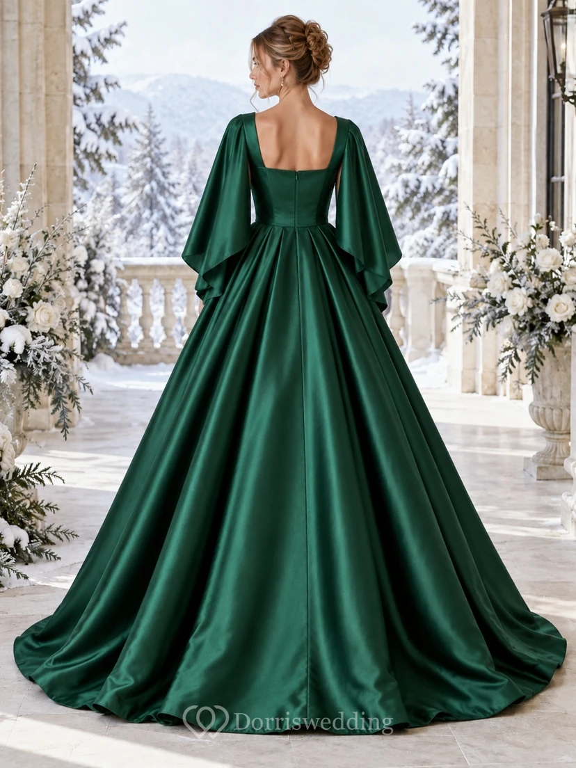 Vestido de novia de gala con capa plisada de satén verde oscuro y cuello cuadrado, estilo invierno. view 2