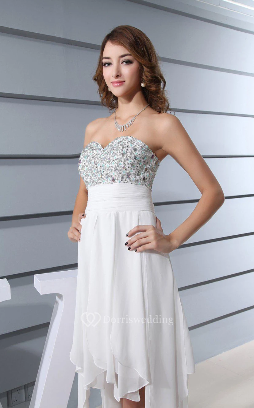 Vestido de gasa asimétrico con escote corazón y corte en A, adornado con cuentas. view 5