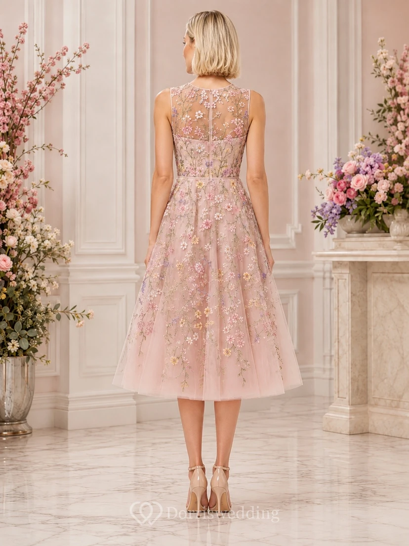 Vintage-Kleid aus rosafarbenem Tüll mit Rundhalsausschnitt, kurzen Ärmeln und Teelänge, A-Linien-Schnitt und Blumenmuster view 2