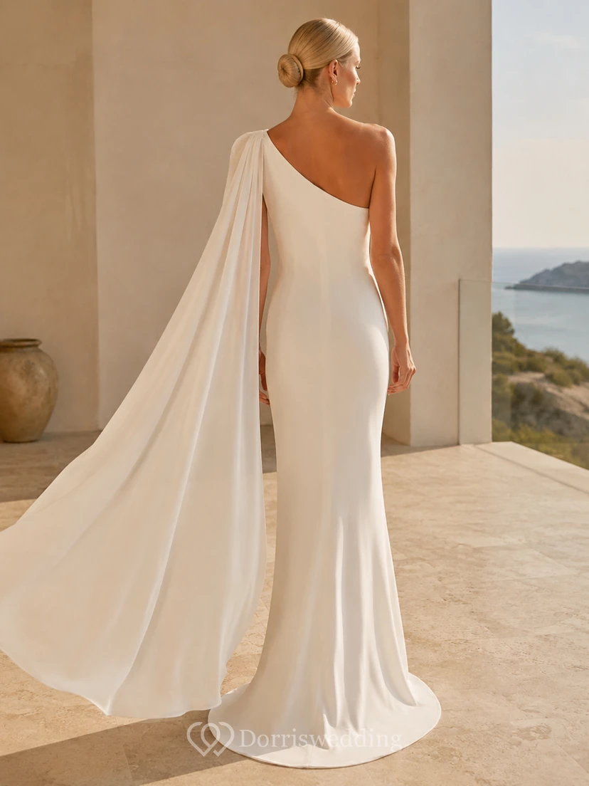 Robe de mariée élégante en satin à une épaule, fourreau et traîne. view 2