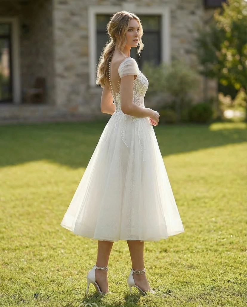 Robe de mariée courte à manches longues grande taille view 3