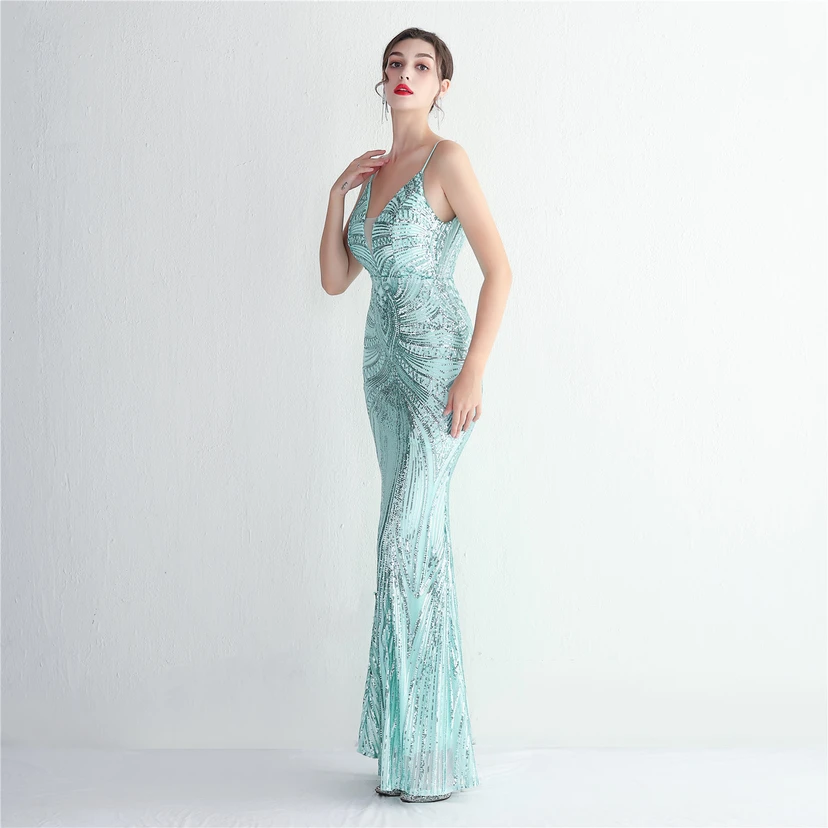 Vestido largo de noche con lentejuelas y tirantes de flores, ajustado, elegante y de estilo sofisticado. view 38