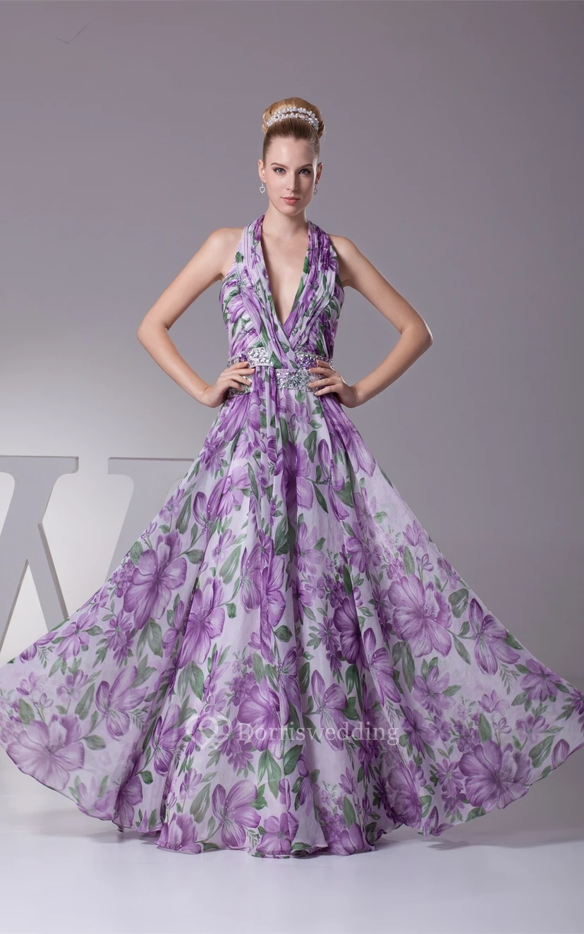 Robe longue plissée sans manches à décolleté plongeant, taille ornée de bijoux et dos nu