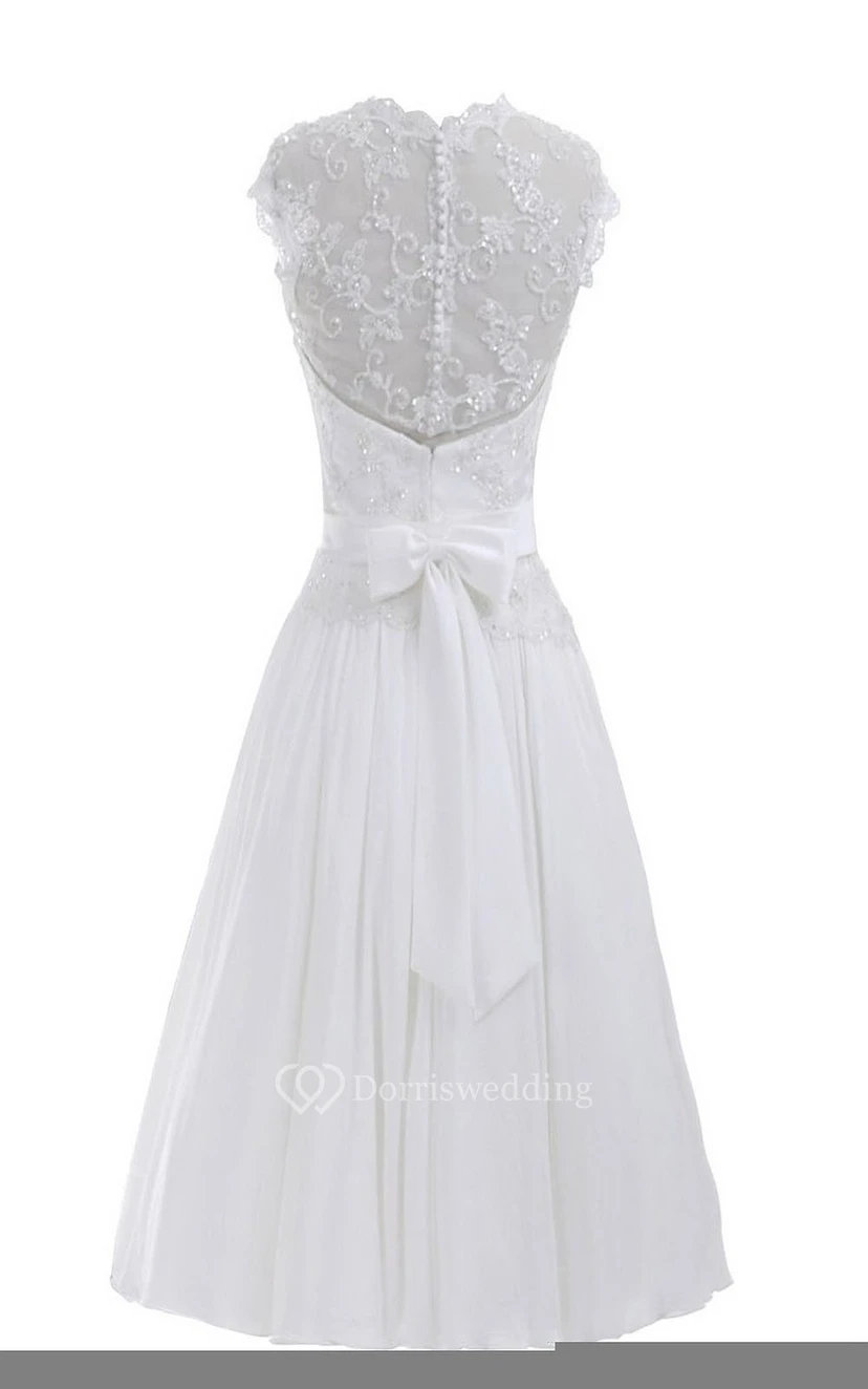 Vestido de gasa sin mangas, de cuello alto, con apliques de cuentas y largo hasta la rodilla view 2