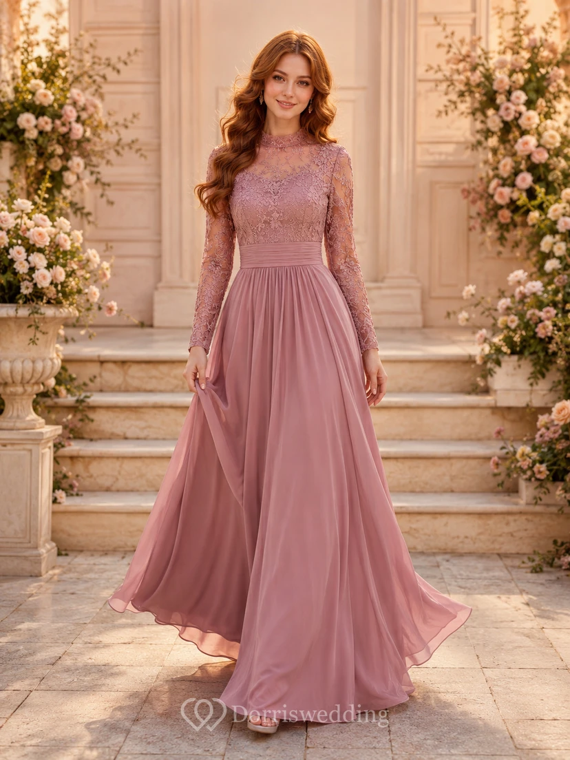 Robe de soirée trapèze en dentelle mauve, coupe bateau.