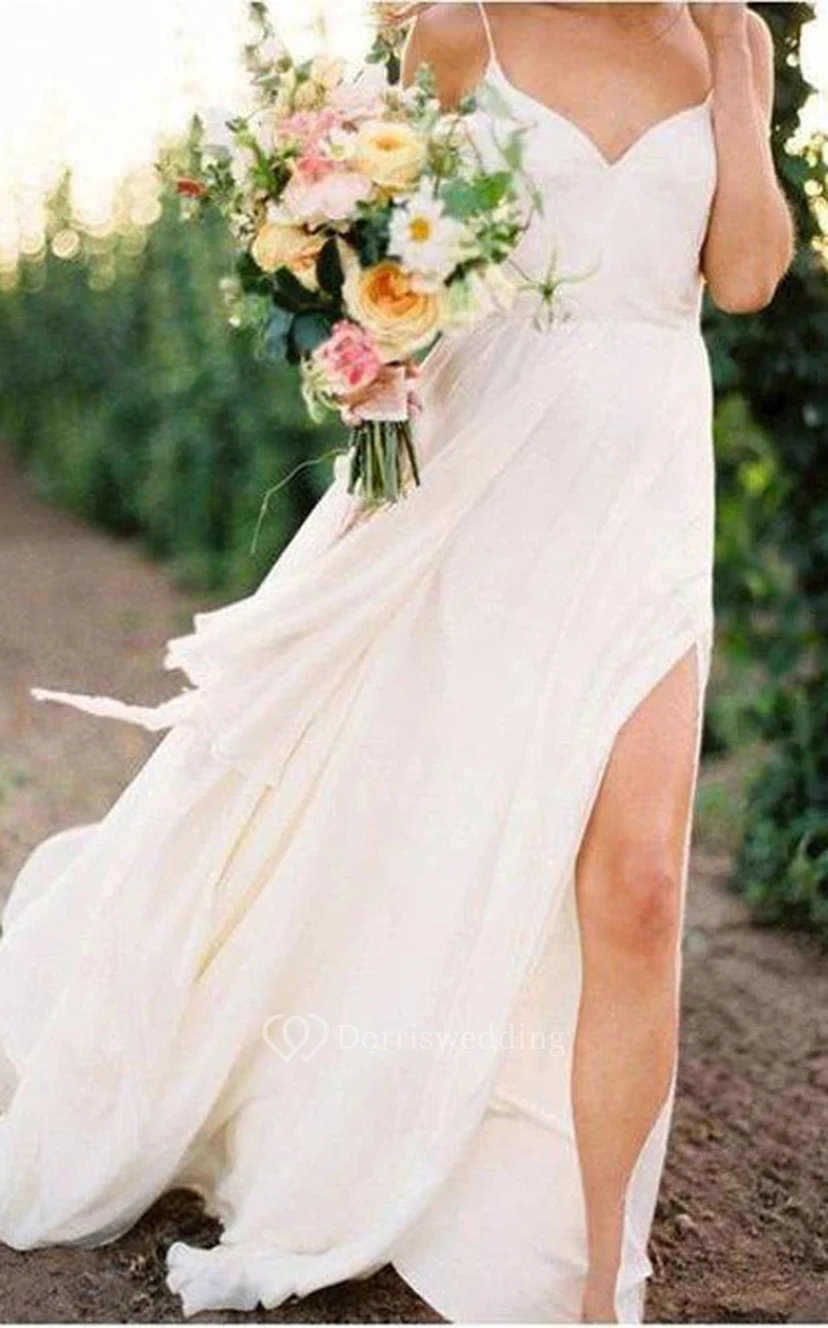 Robe de mariée d'été sexy en mousseline de soie fendue sur le devant, style empire, avec fente spaghetti et robe empire. view 2