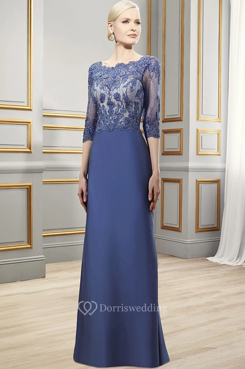 Robe de soirée maxi en satin à manches 3-4, encolure bateau et dos en V profond, ornée d'appliqués.