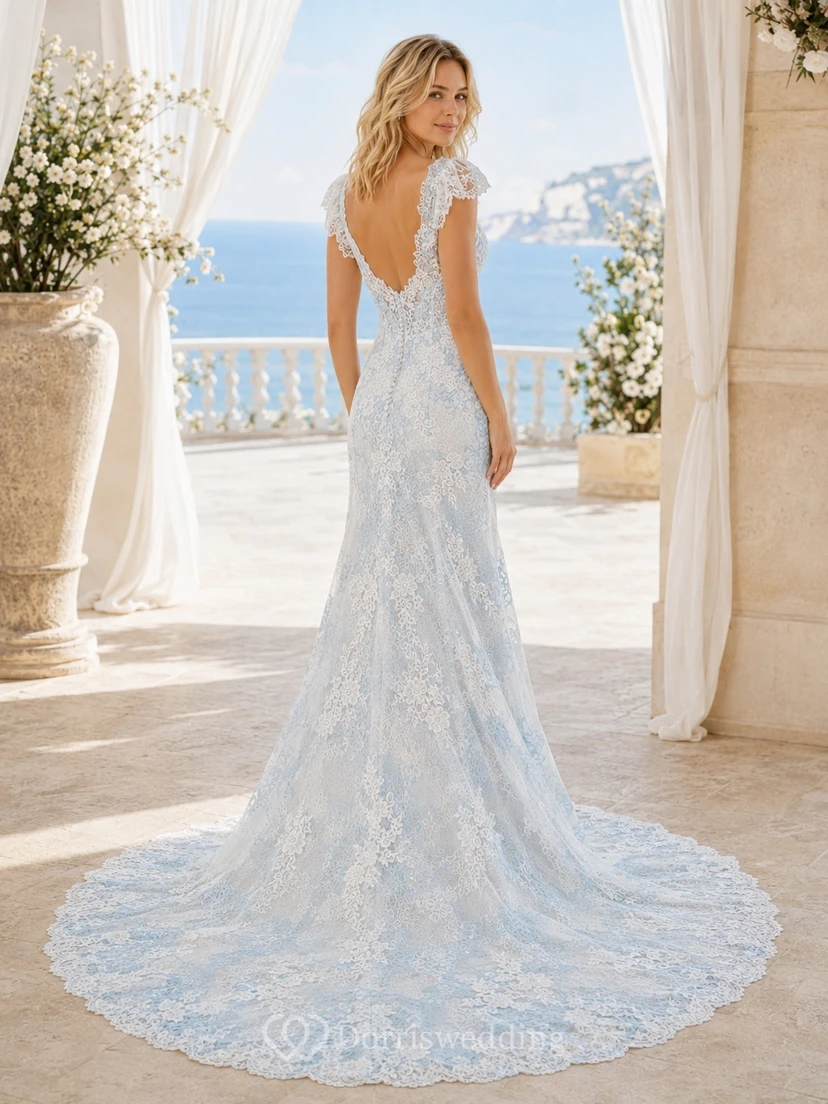 Robe de mariée romantique bleu ciel cintrée, fourreau, col en V, manches courtes en dentelle view 2