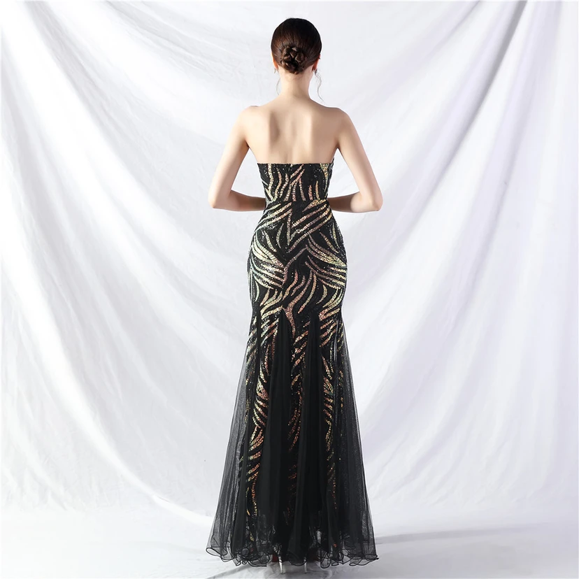 Schwer gearbeitetes, perlenbesetztes Abendkleid aus Netzgewebe mit superdichter Paillettenbesatz view 78
