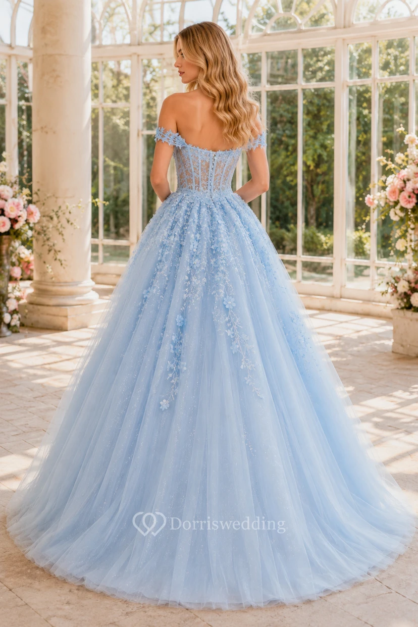 Vestido de gala azul cielo de tul con hombros descubiertos y apliques florales para bailes de graduación, quinceañeras y celebraciones formales. view 2