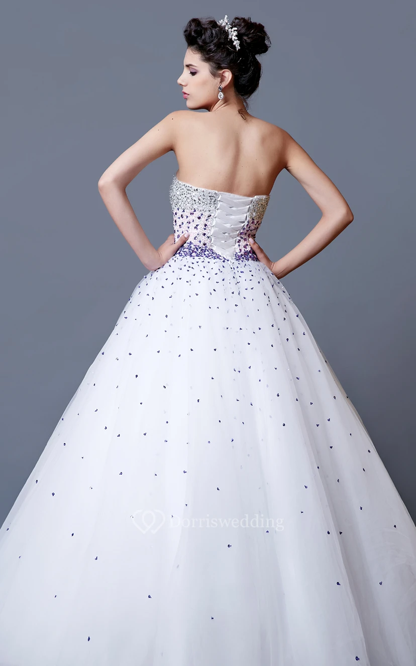 Robe de bal de quinceañera éclectique en tulle superposé à décolleté cœur, ornée de perles et d'un ombré éclectique, avec boléro. view 3