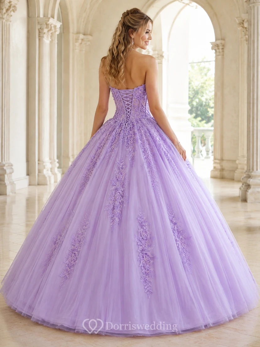 Vestido de princesa de quinceañera de lujo color lila, sin tirantes, con escote corazón, apliques de encaje y tul. view 2