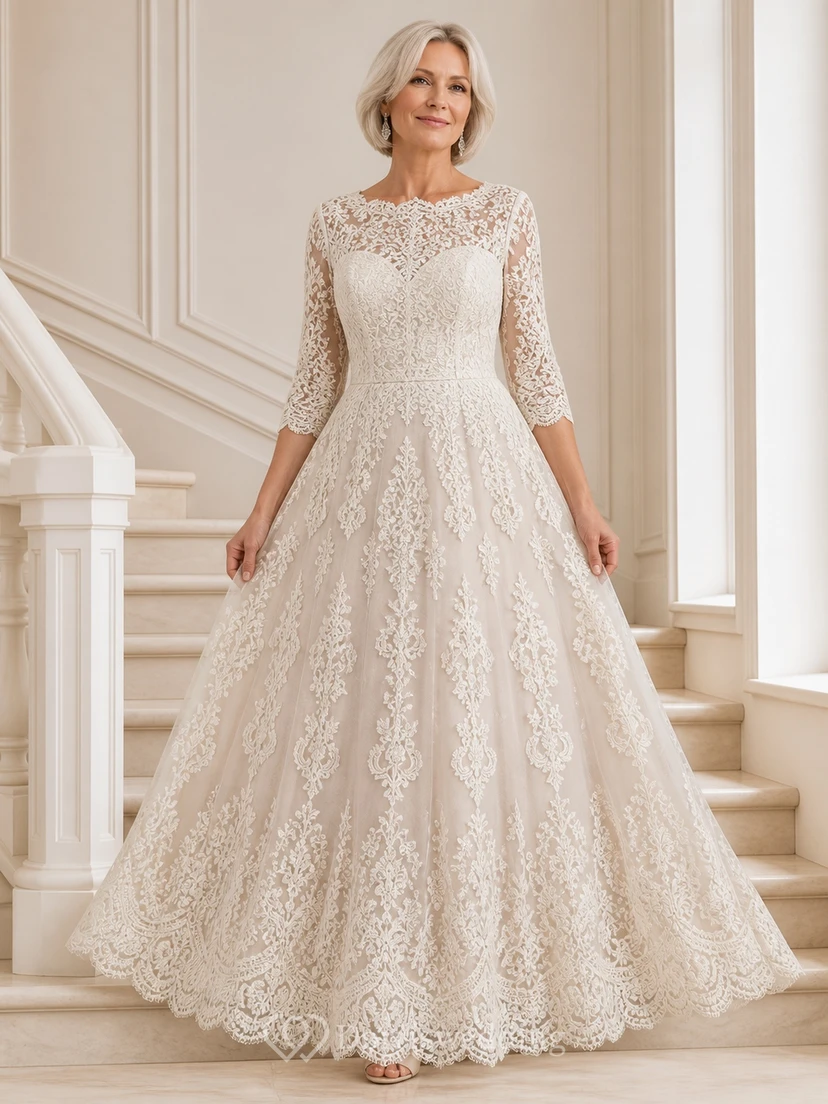 Vestido de novia de encaje con mangas tres cuartos y corte en A para novias mayores y recatadas.