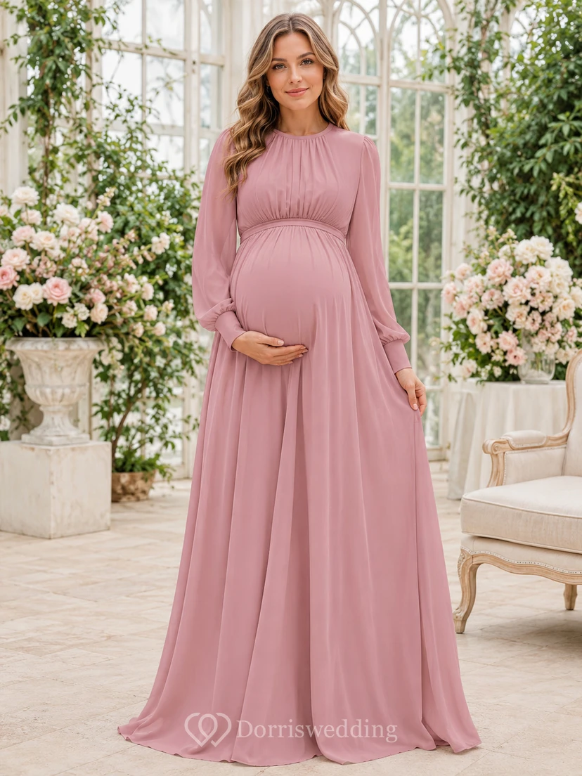 Schlichtes, hochgeschlossenes Umstandskleid aus Chiffon in Empire-Länge, staubrosafarbenem Ton mit Poetenärmeln