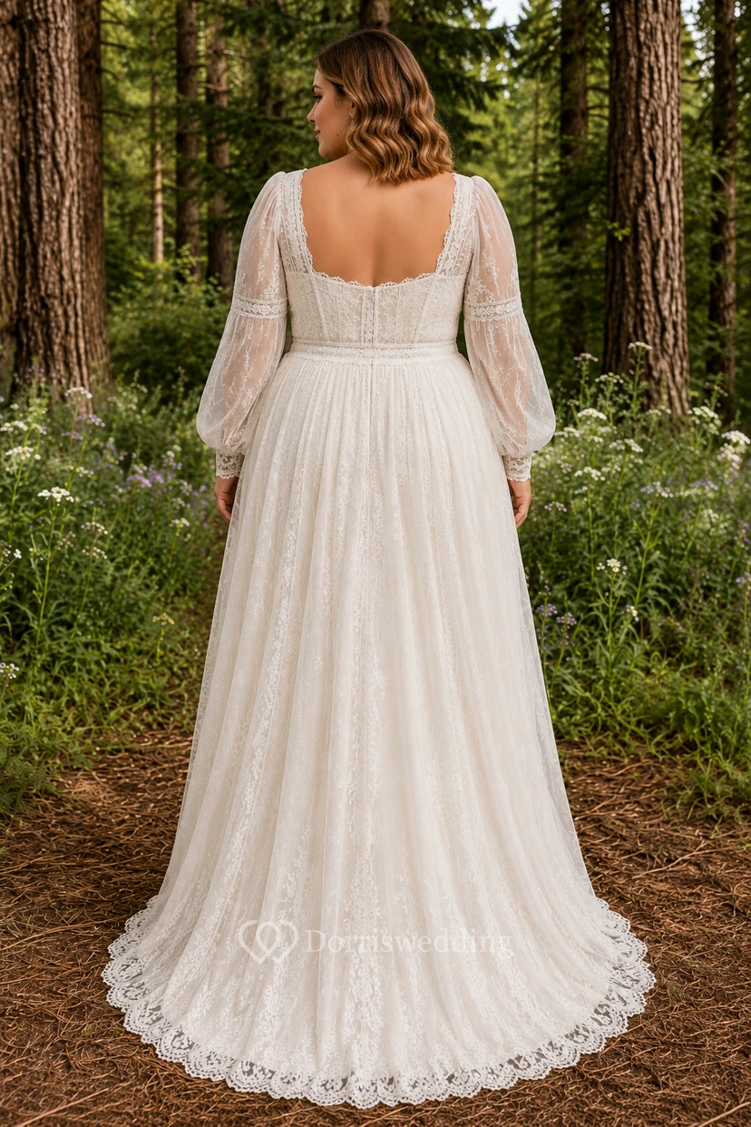 Robe de mariée grande taille à col carré, manches longues et dentelle, coupe trapèze view 2