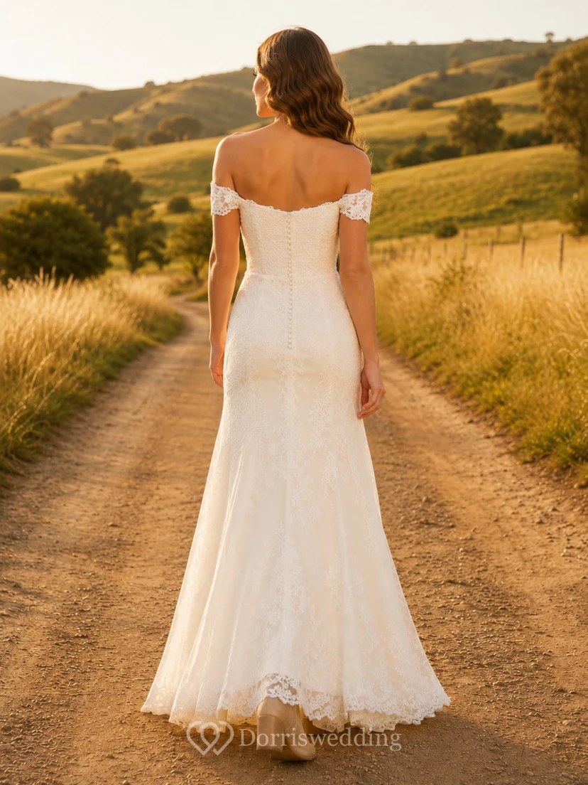 Robe de mariée de maternité à col montant illusion manches longues en dentelle, style jardin, avec traîne view 2
