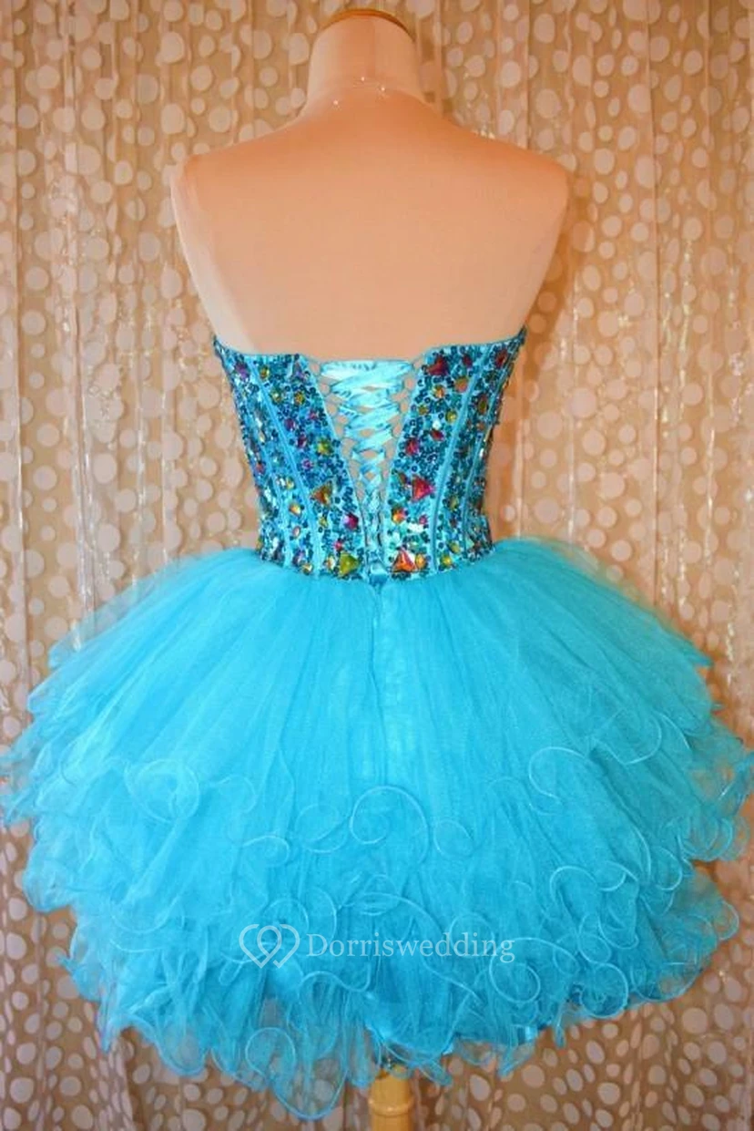Vestidos de cóctel cortos y sexys con escote corazón, de organza y con pedrería, ideales para fiestas de bienvenida. view 12