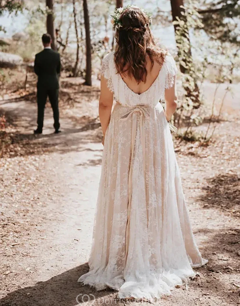 Robe de mariée contemporaine de coupe trapèze avec fente jusqu'à la cuisse view 2