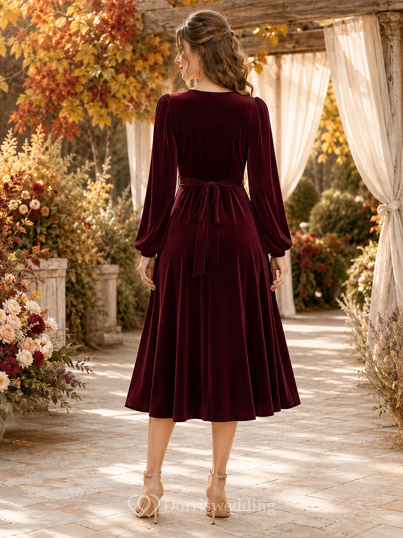 Burgunderfarbenes Samtkleid in A-Linie mit herzförmigem Schnitt und flatternden Ärmeln für den Herbst view 2
