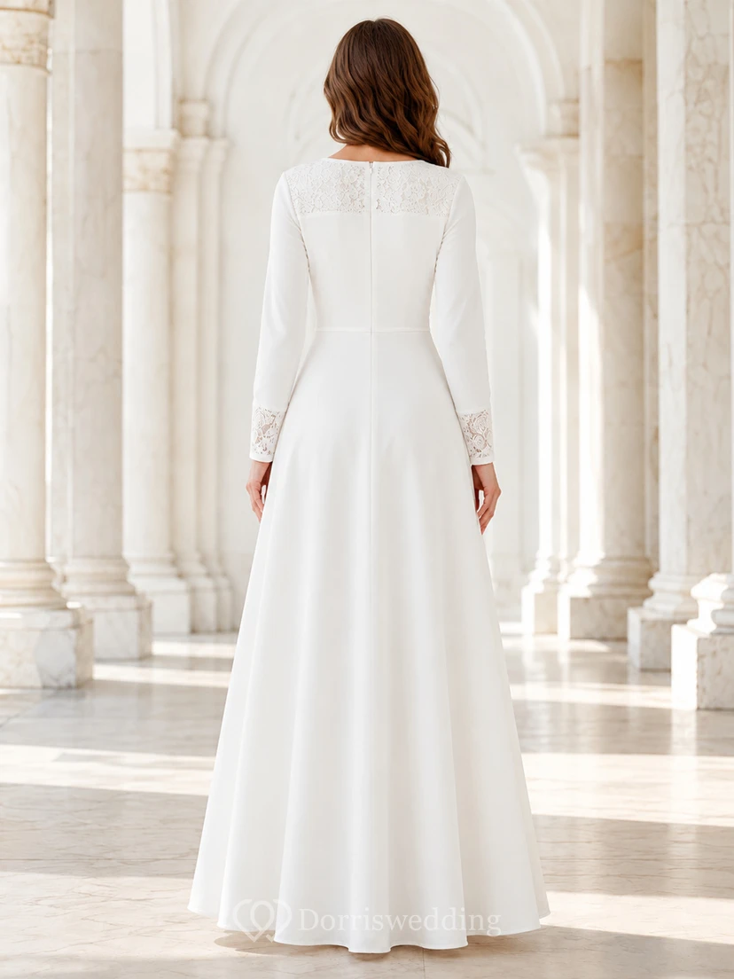 Robe de mariée simple et élégante, coupe trapèze, ornée de dentelle, longueur au sol, manches longues, en satin, style modeste, avec empiècements en dentelle. view 2