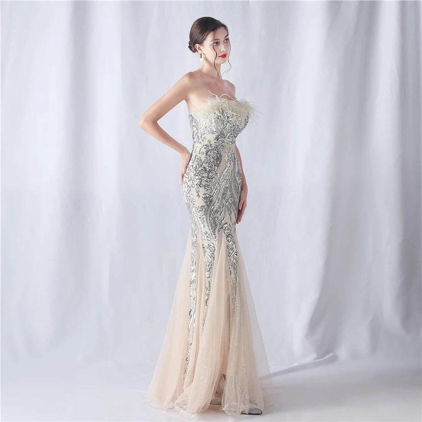 Vestido de noche de malla con lentejuelas y top palabra de honor con estampado de plumas de avestruz y flores para bodas y reuniones. view 15