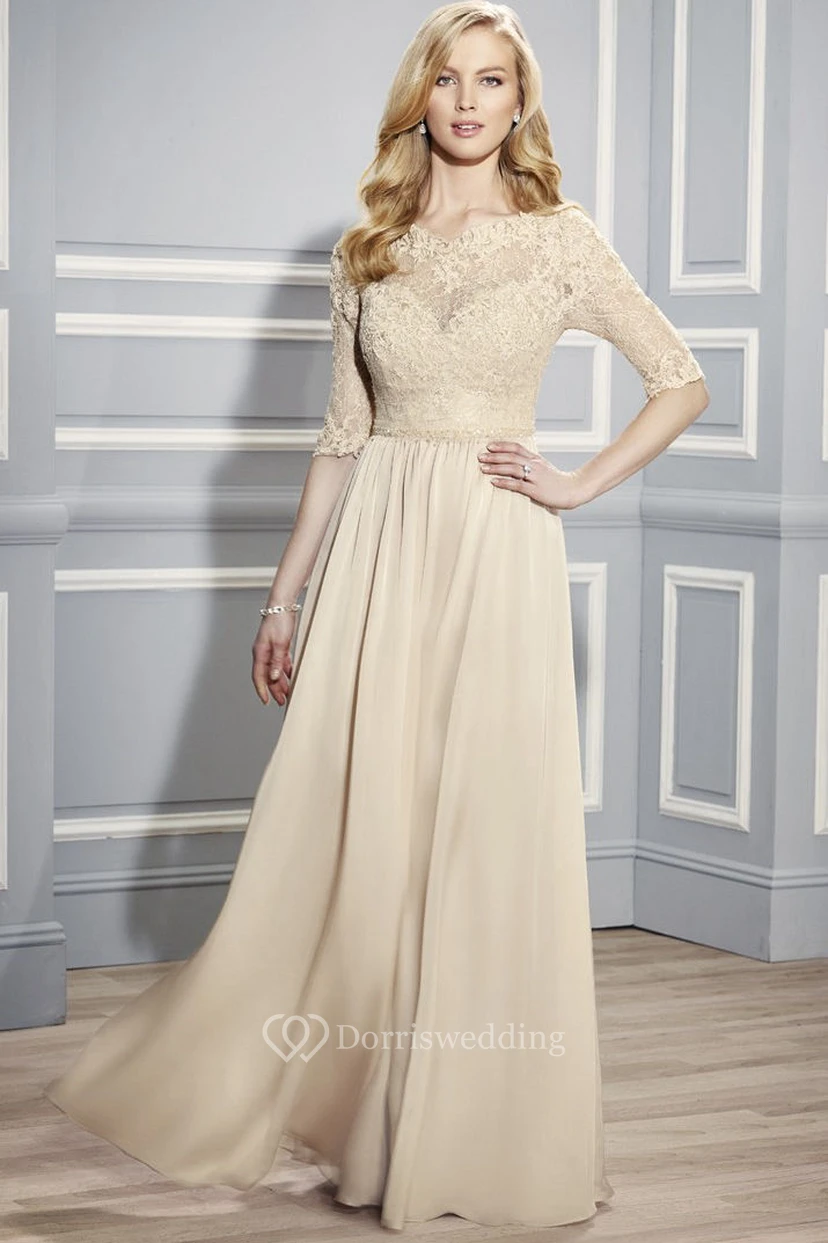 Vestido formal de jersey con apliques, cuello barco y mangas cortas, espalda transparente.