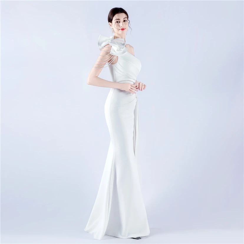 Vestido de noche de satén plisado con hombros descubiertos y escote alto, bordado a mano con cuentas y flores, para mujer. view 59