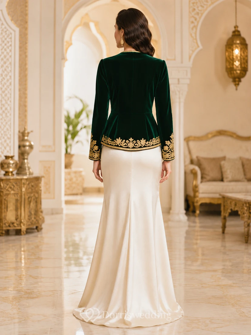 Conjunto de dos piezas Emerald Karakou, vestido largo hasta el suelo con escote en V y chaqueta bordada en dorado. view 2