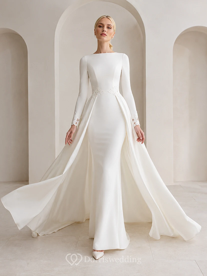 Combinaison-pantalon en satin poli à col bateau et manches longues ajustées, traîne chapelle, surjupe amovible, robe de mariée