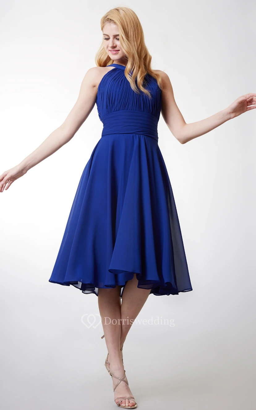 Elegante vestido de gasa plisado hasta la rodilla con cuello halter view 2