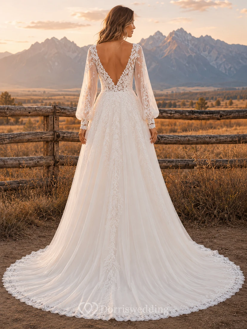 Robe de mariée champêtre en dentelle, coupe trapèze, col en V, manches longues, traîne chapelle view 2