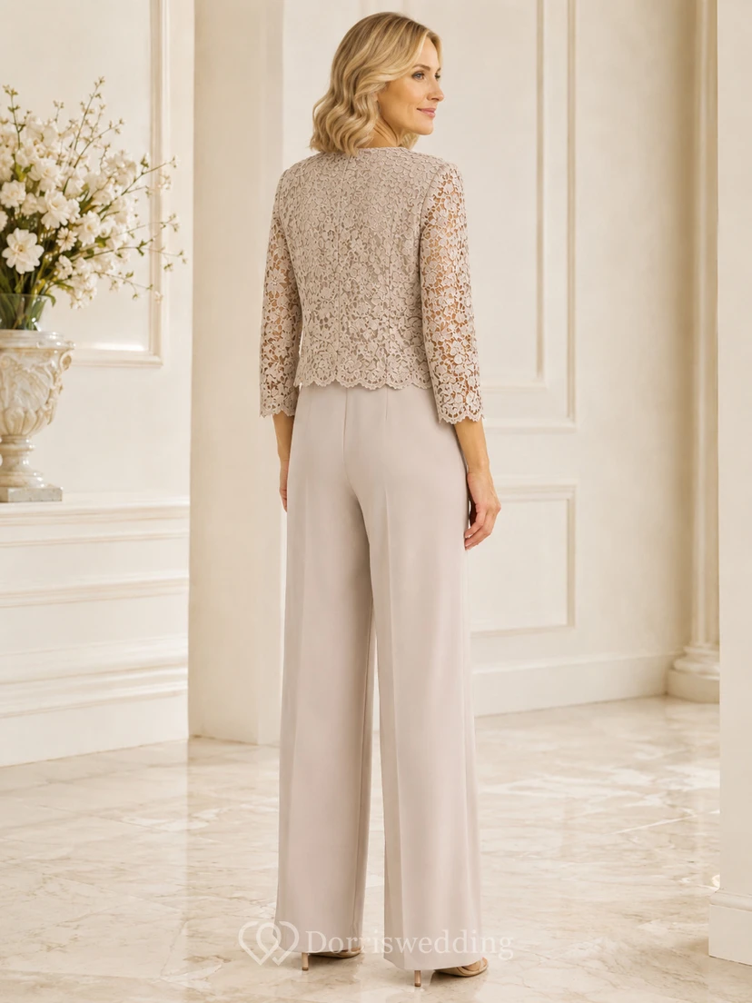 Champagnerfarbener Jumpsuit mit Bolerojacke aus Spitze am Rundhalsausschnitt und weit geschnittener Hose. view 2