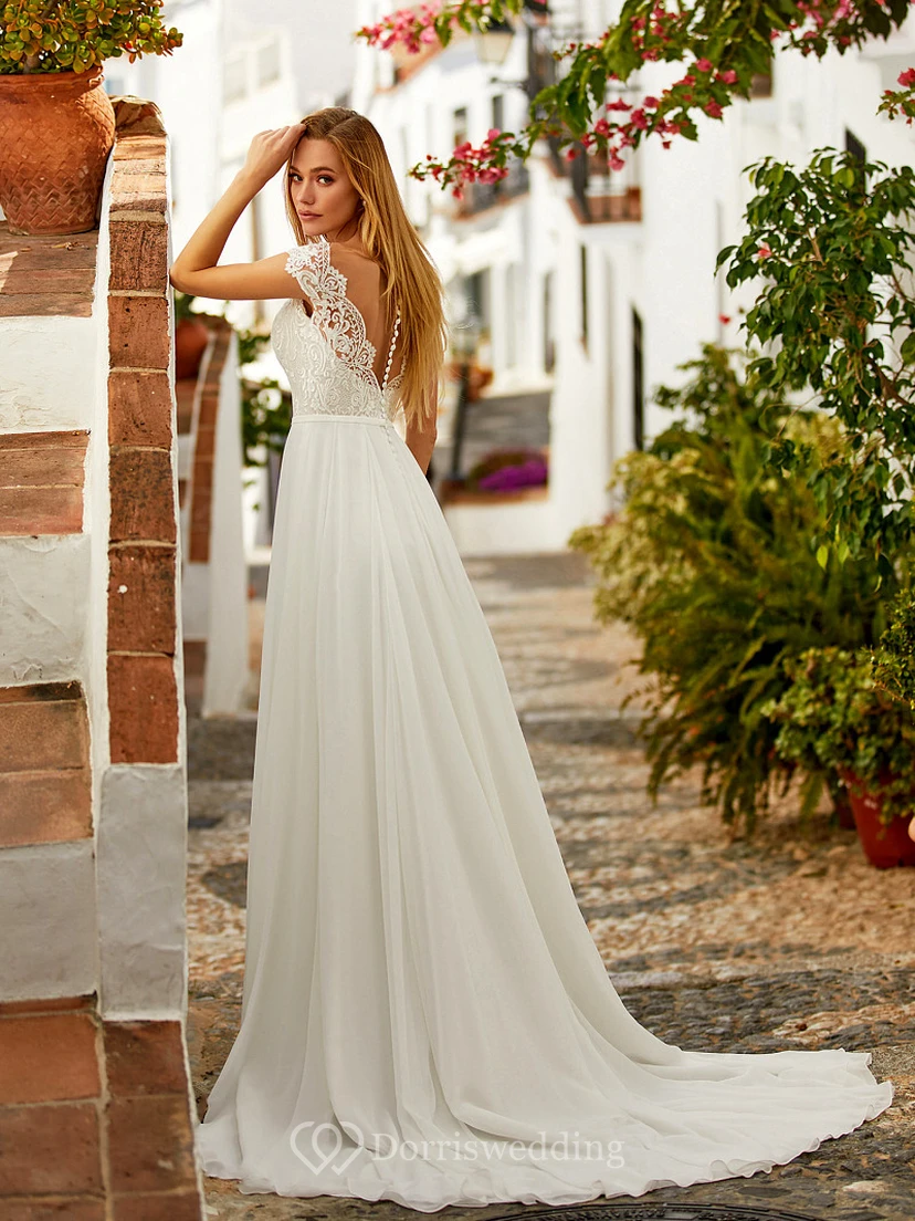 Robe de mariée empire plissée en mousseline de soie avec haut en dentelle view 2