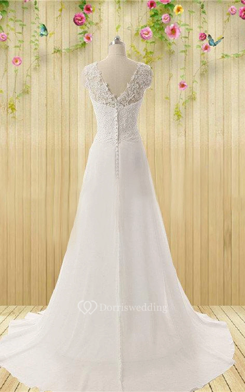 Robe de mariée sans manches à décolleté en V ornée de strass appliqués view 4