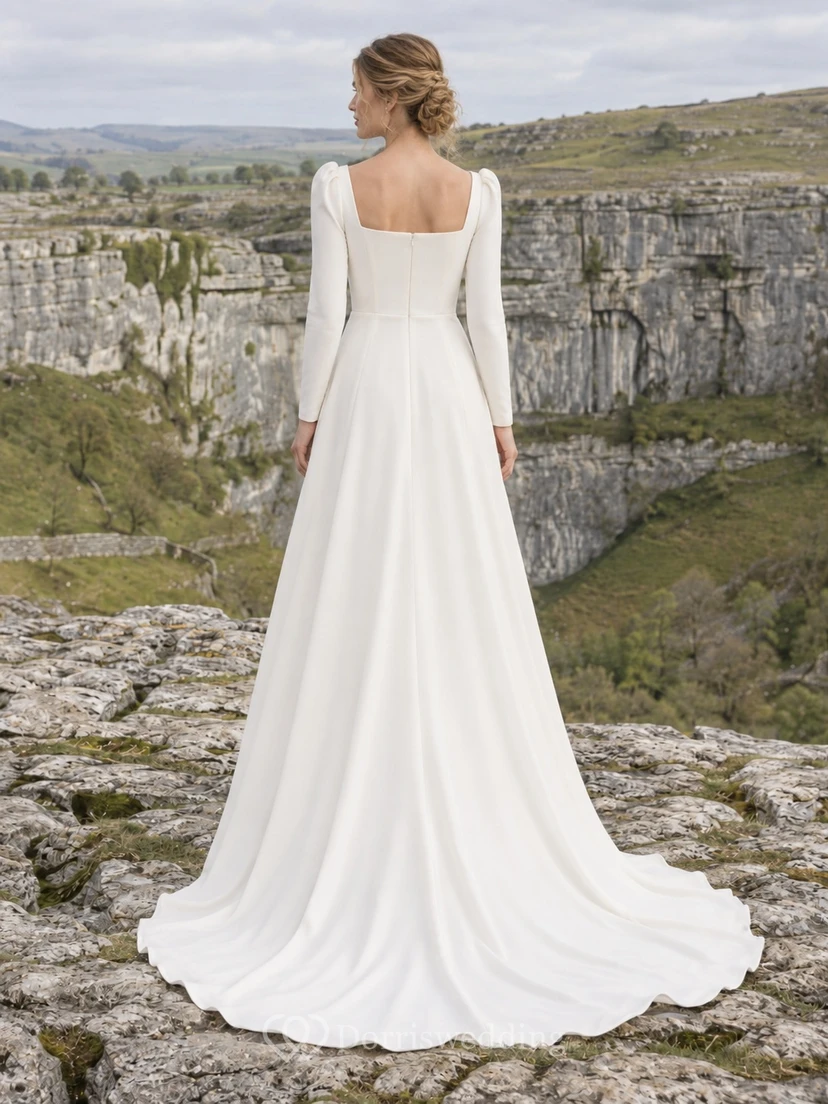 Vestido de novia sencillo y modesto de estilo vintage, corte en A, escote cuadrado, manga larga y cola. view 2