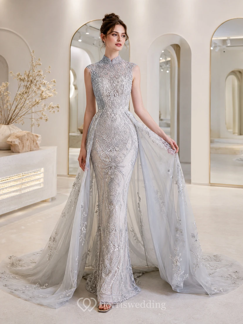 Robe de mariée sirène sans manches à col montant en dentelle perlée, cape zippée et traîne courte