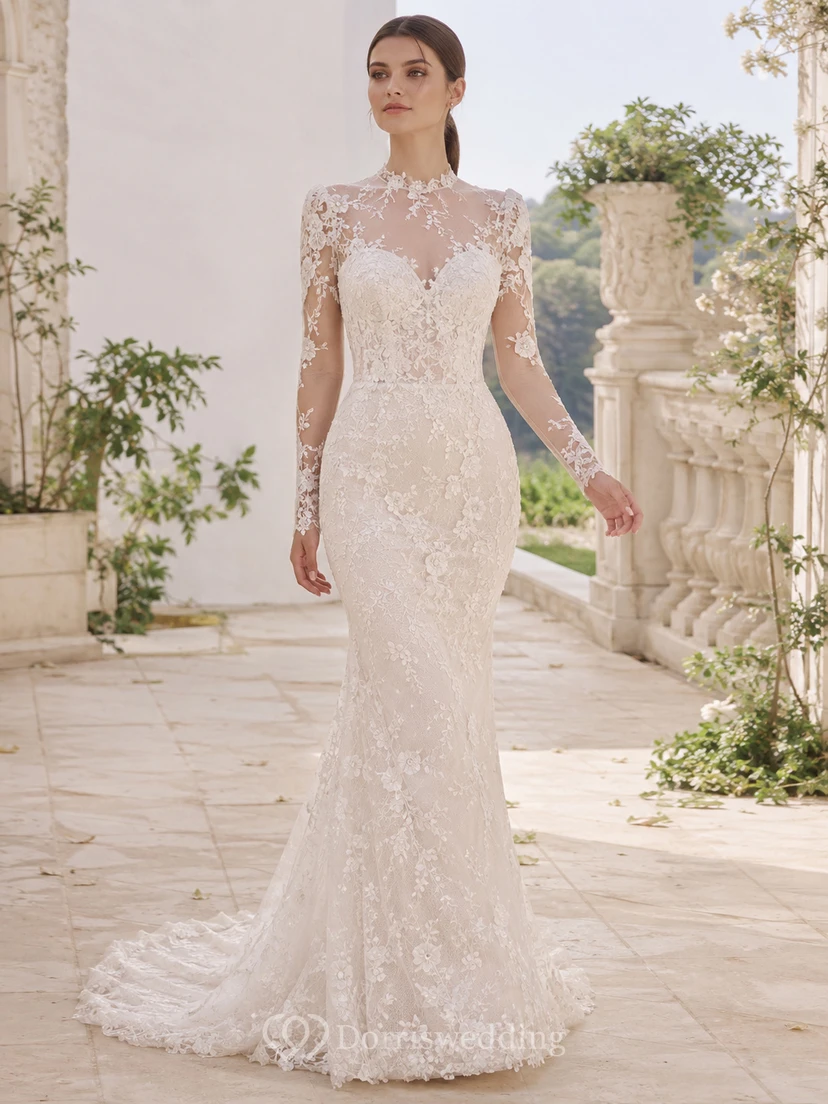 Robe de mariée sirène en dentelle diaphane, col montant, manches longues transparentes, traîne chapelle, applications florales, style bord de lac