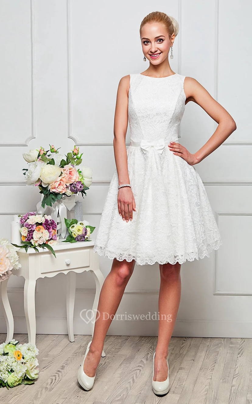 A-Linien-Kleid in Knielänge mit hohem Kragen, ärmellos, mit Reißverschluss und Spitze