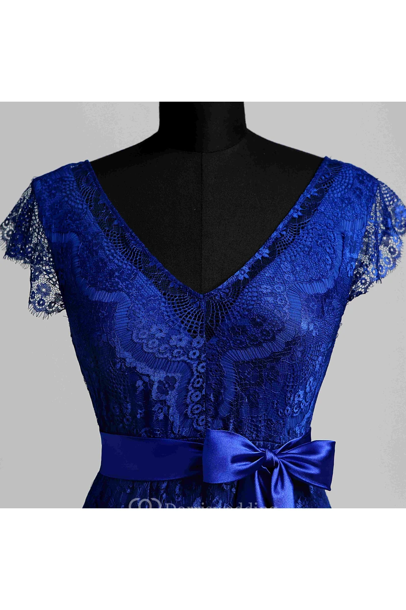Vestido de encaje largo hasta el suelo con escote en V, manga corta y corte en A, con cola. view 5