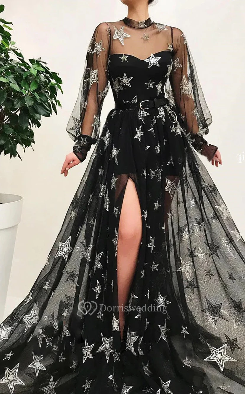 Vestido de noche negro con abertura frontal, escote joya, efecto ilusión y mangas largas abullonadas, ideal para fiestas de graduación.