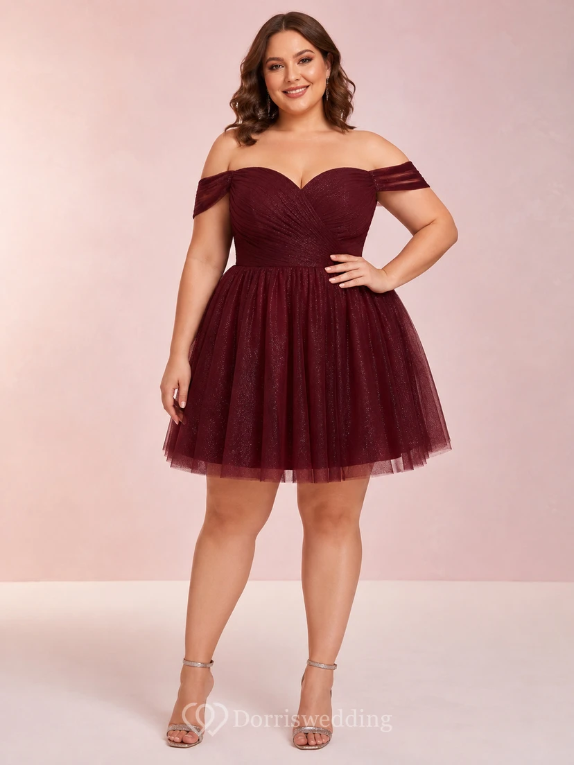 Vestido de cóctel corto de tul burdeos de corte A, romántico, de talla grande, con hombros descubiertos y mangas cortas.
