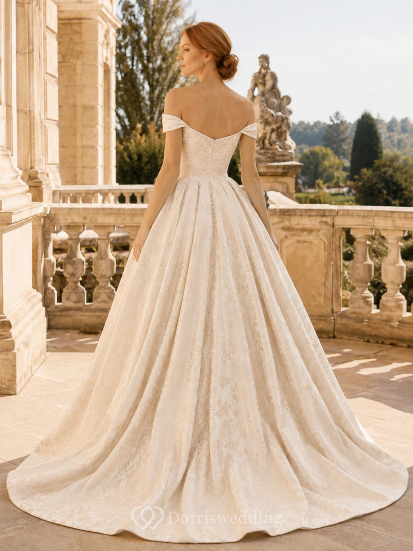 Robe de bal en satin et dentelle florale à épaules dénudées et manches courtes, robe de mariée de style chapelle view 2