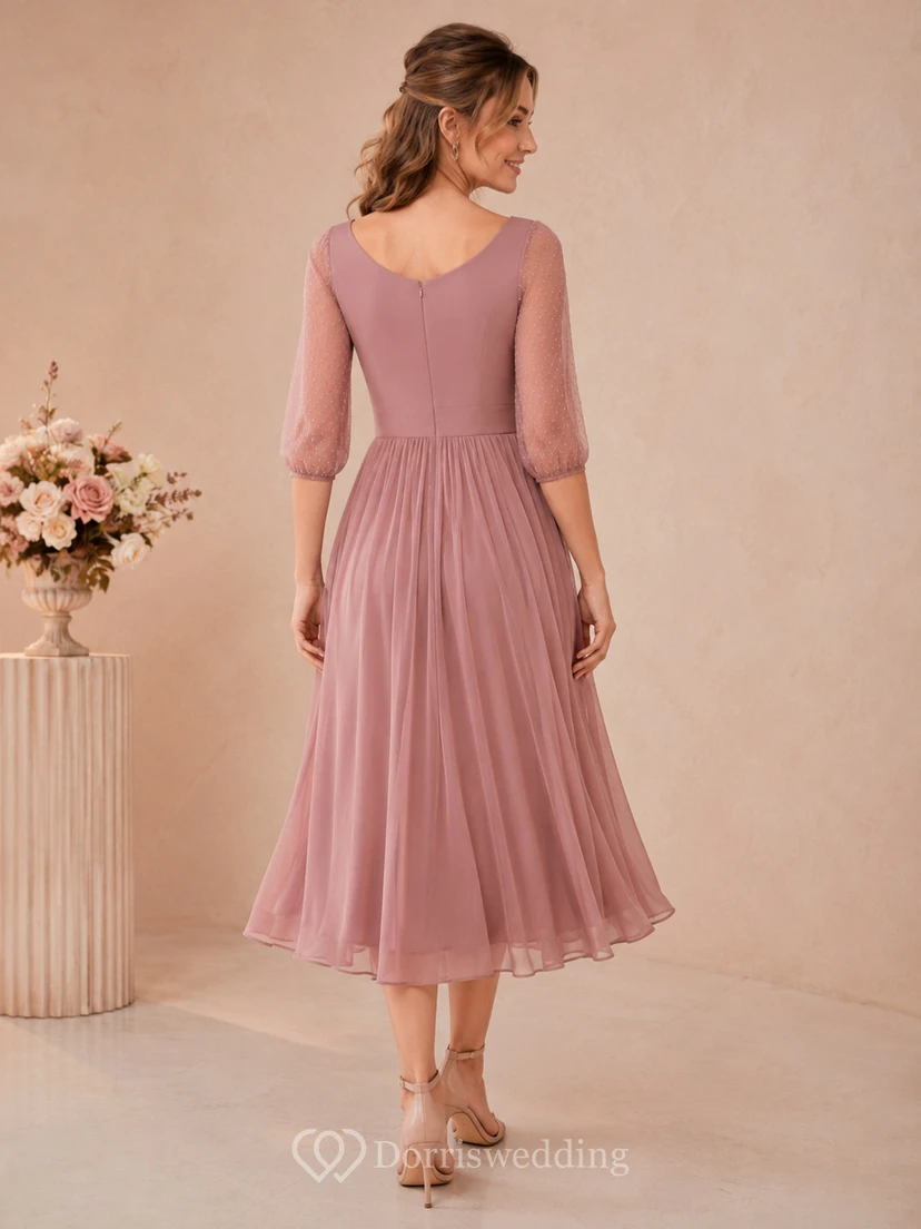 Vestido de gasa romántico para madres, corte en A, largo hasta la rodilla, escote redondo, manga tres cuartos, de Matinee Grace, color rosa empolvado. view 2
