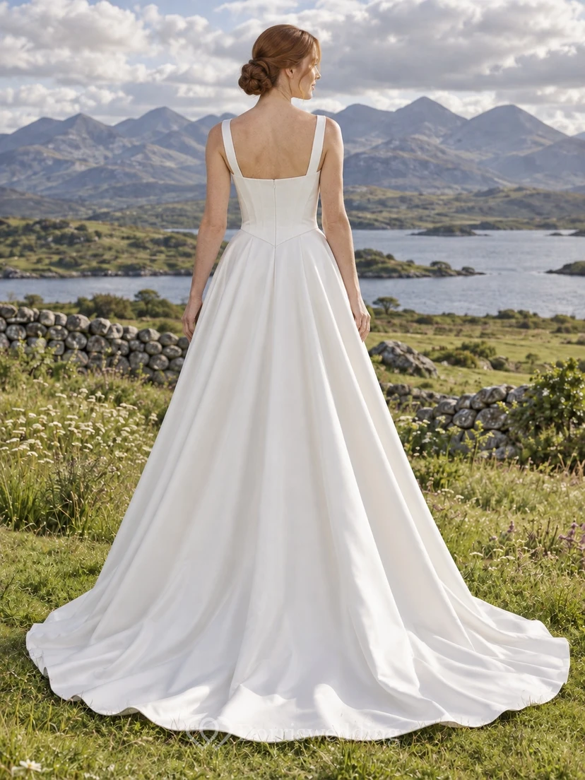 Vestido de novia sencillo de satén de algodón con escote cuadrado, corte en A, sin mangas y cola. view 2
