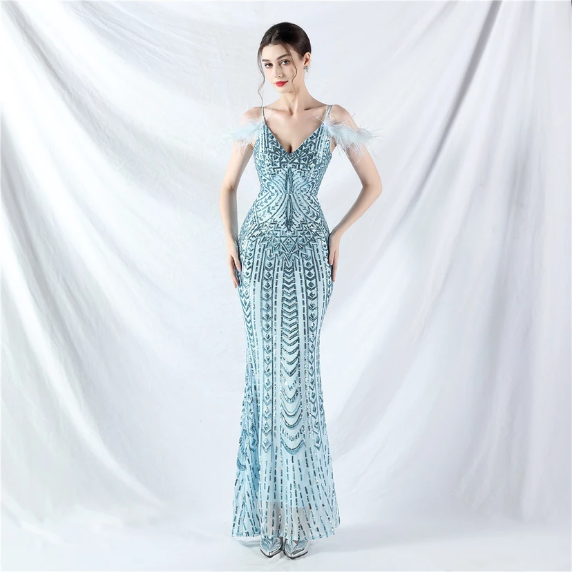 Robe de soirée haut de gamme ornée de perles florales et de plumes d'autruche. video preview