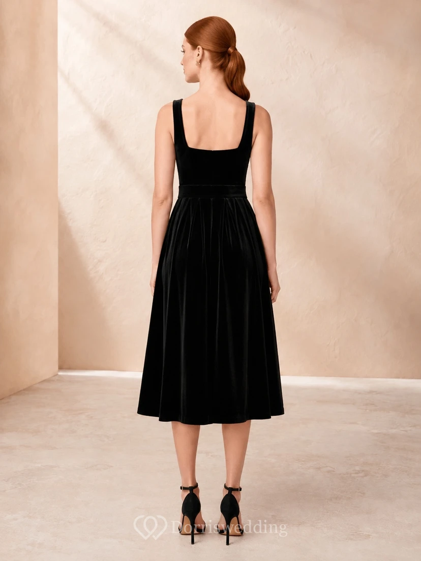 Robe midi en velours noir pour les fêtes de fin d'année, avec encolure carrée droite, corsage ajusté, taille naturelle et jupe plissée. view 2