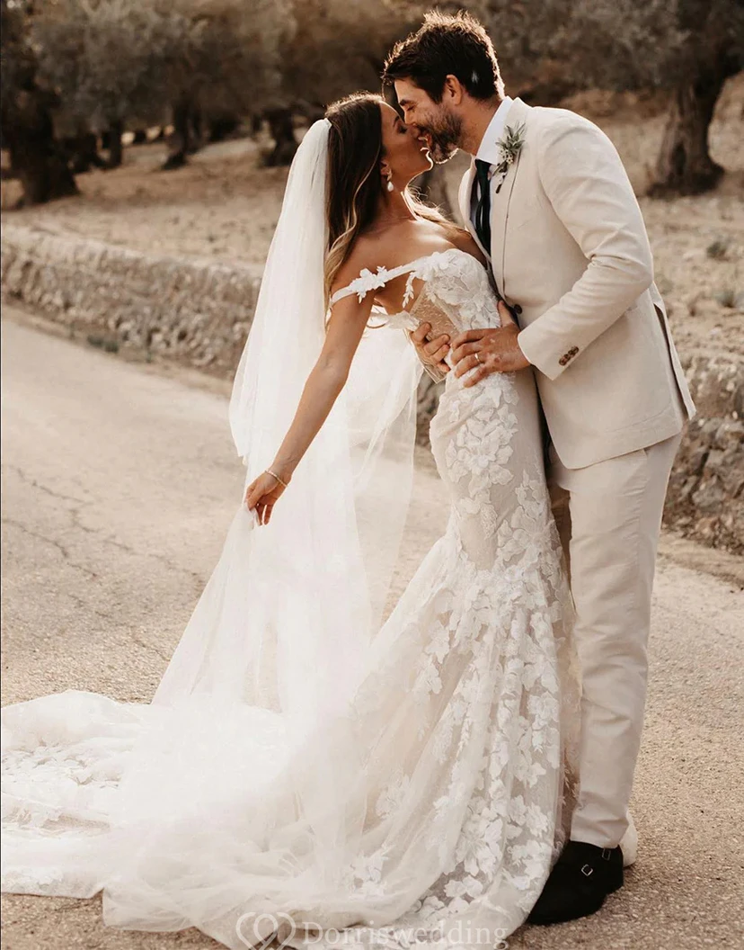 Robe de mariée sirène bustier en dentelle avec appliqués floraux view 8
