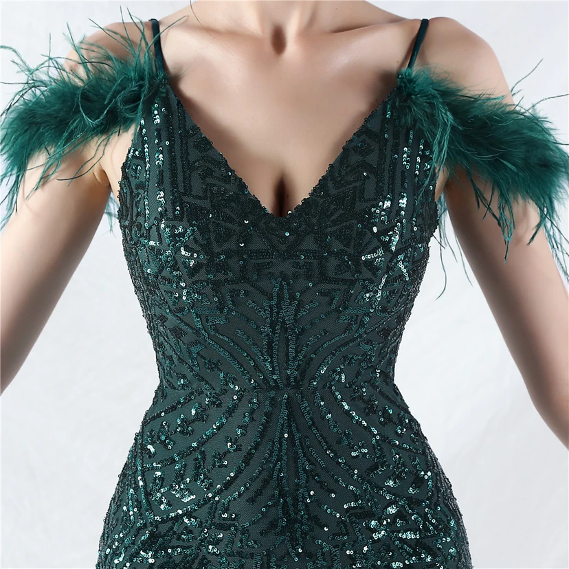 Robe de soirée haut de gamme ornée de perles florales et de plumes d'autruche. view 47