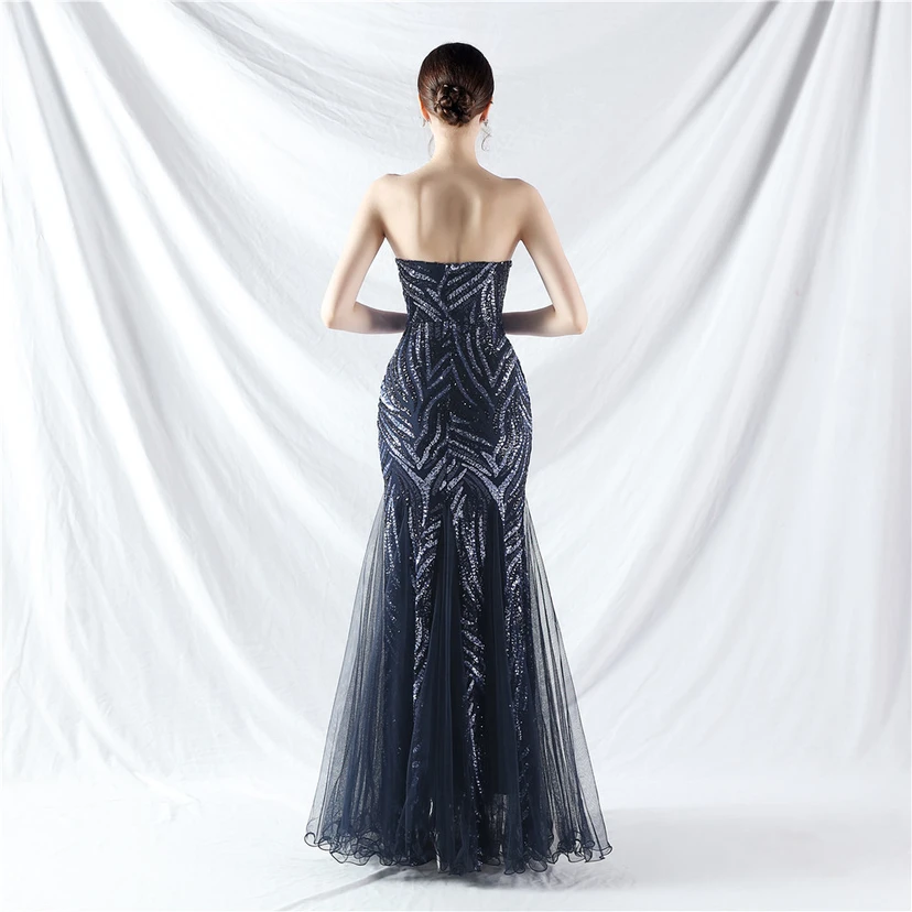 Schwer gearbeitetes, perlenbesetztes Abendkleid aus Netzgewebe mit superdichter Paillettenbesatz view 15