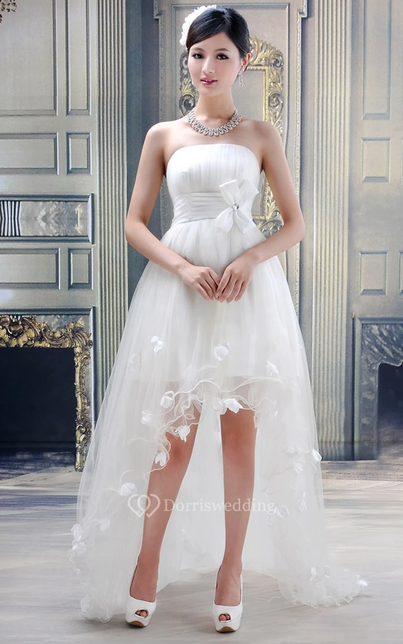 Wunderschönes, trägerloses Tüllkleid mit asymmetrischem Saum, Schleife und Blume view 5